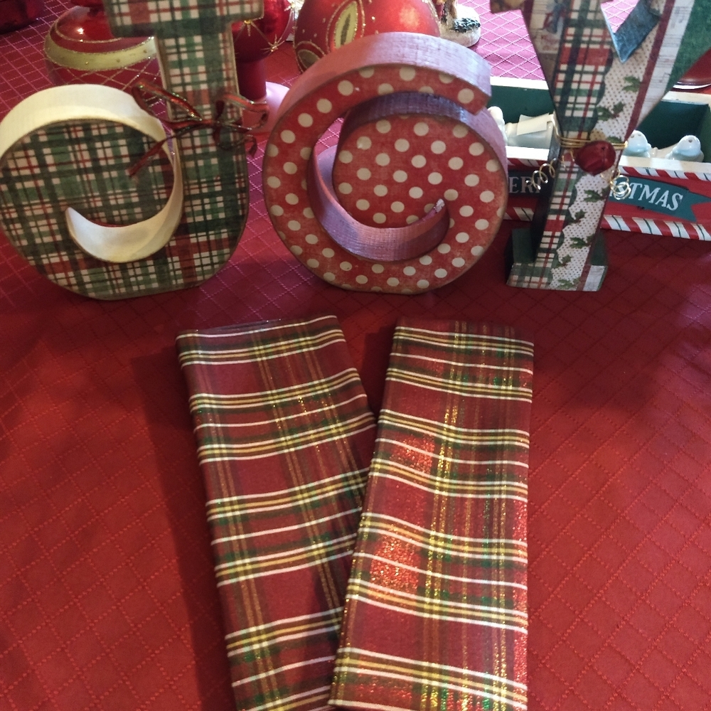 Christmas Napkins  8 Napkins total.